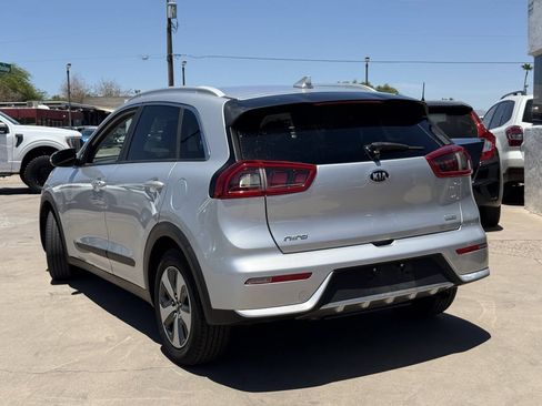 Used 2017 Kia Niro EX FWD image 9
