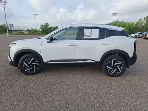 Used 2026 Nissan Kicks SV w/ SV Premium Package FWD image 4