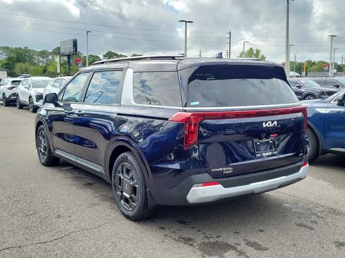 New 2026 Kia Carnival EX FWD image 4
