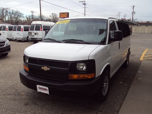 Used 2014 Chevrolet Express 1500 AWD image 3