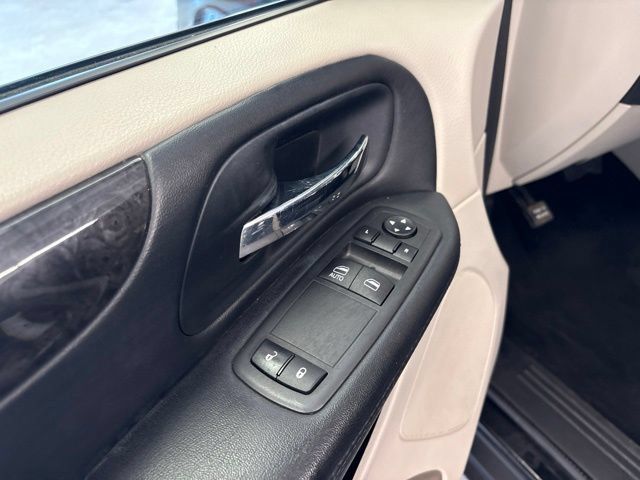 Used 2016 Dodge Grand Caravan SE w/ Quick Order Package 29E SE FWD image 16