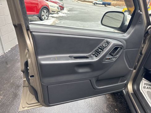 Used 2004 Jeep Grand Cherokee Laredo w/ Trailer Tow Prep Group image 14