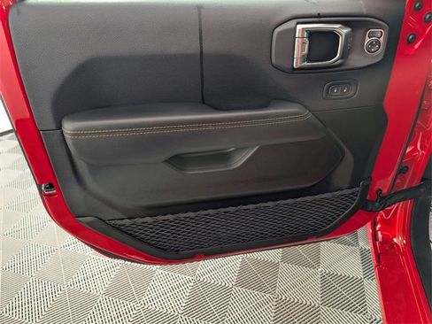 Used 2025 Jeep Wrangler Unlimited Sahara w/ Safety Group image 10