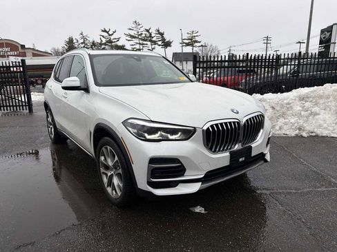 Used 2023 BMW X5 xDrive40i w/ Premium Package image 2