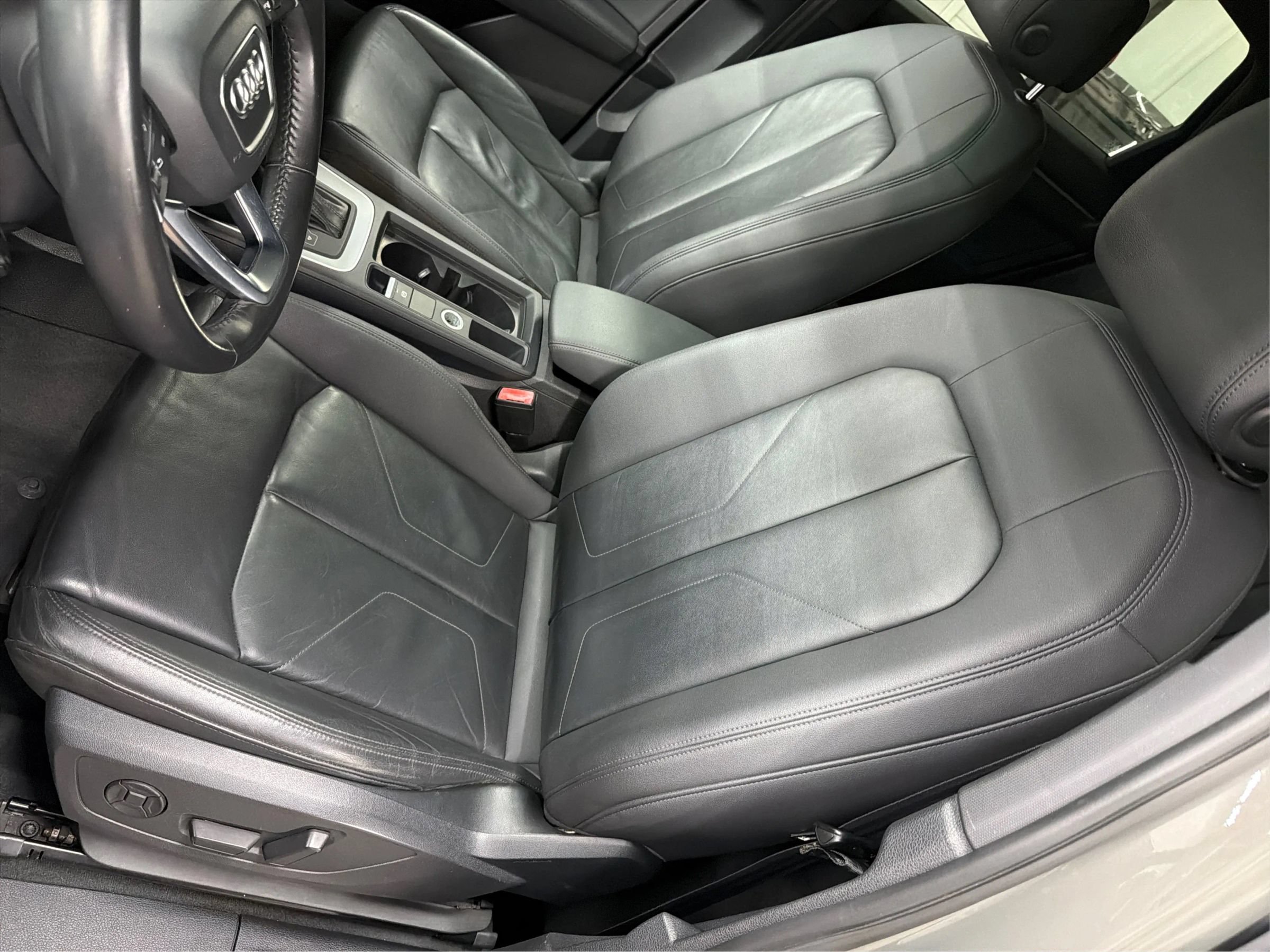 Used 2020 Audi Q3 2.0T Premium w/ Convenience Package AWD/4WD image 16