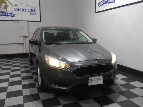 Used 2018 Ford Focus SE FWD image 5