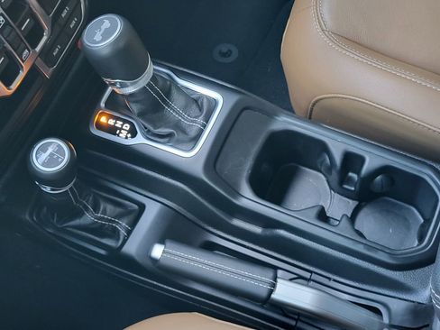 Used 2023 Jeep Wrangler Sahara w/ Cold Weather Group image 19