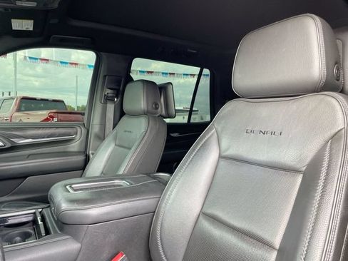 Used 2021 GMC Yukon Denali w/ Denali Premium Package AWD/4WD image 13