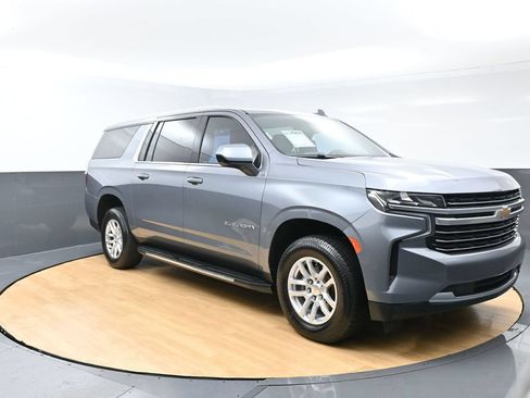 Used 2021 Chevrolet Suburban LT RWD image 3
