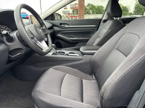 Used 2022 Nissan Altima 2.5 SV FWD image 13