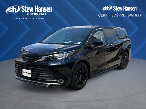 Used 2023 Toyota Sienna XLE AWD/4WD image 1