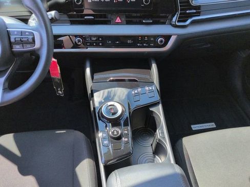 Used 2023 Kia Sportage LX image 18