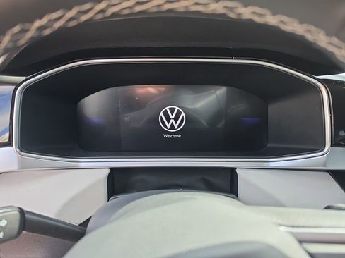 Used 2025 Volkswagen Taos SE FWD image 15