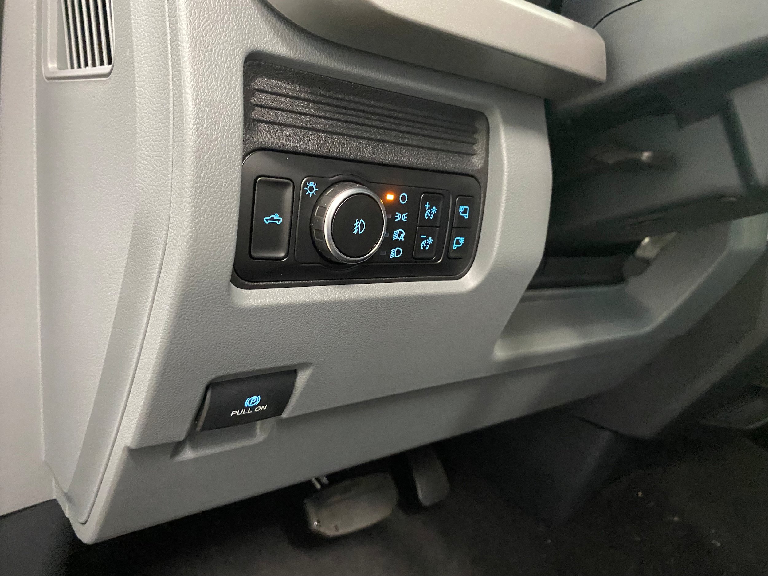 New 2026 Ford F250 XLT w/ FX4 Off-Road Package AWD/4WD image 12