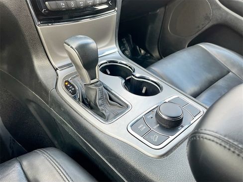 Used 2020 Jeep Grand Cherokee Limited image 17