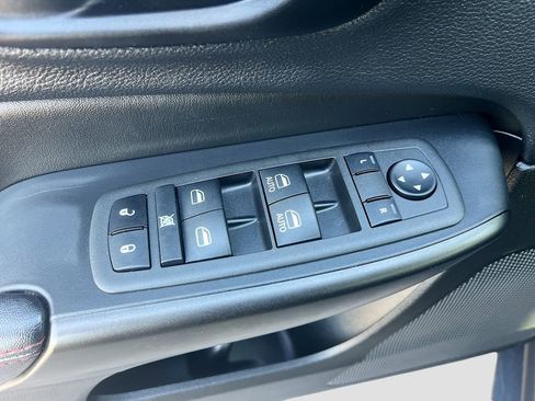 Used 2022 Jeep Cherokee Trailhawk AWD/4WD image 17