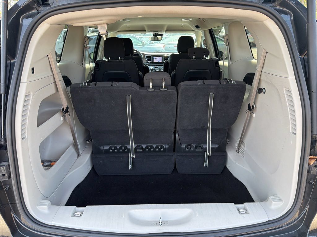 Used 2023 Chrysler Voyager LX FWD image 25