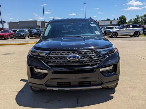 Used 2024 Ford Explorer XLT w/ Equipment Group 202A AWD/4WD image 8