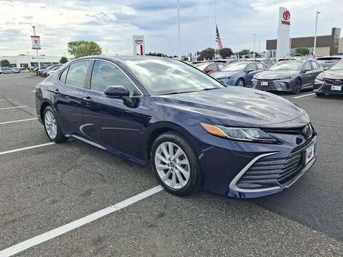 Used 2021 Toyota Camry LE FWD image 3