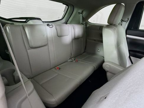 Used 2016 Toyota Highlander XLE image 28