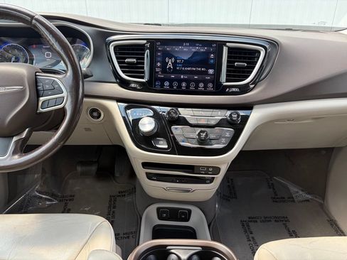 Used 2020 Chrysler Pacifica Touring-L Plus FWD image 36