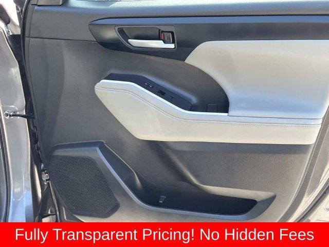 Used 2023 Toyota Highlander XLE AWD/4WD image 25