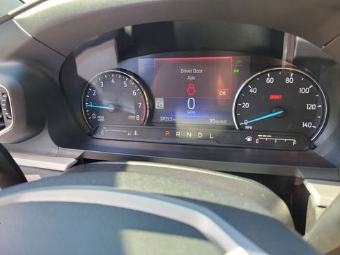 Used 2022 Ford Explorer XLT w/ Equipment Group 202A AWD/4WD image 17