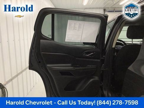 Used 2018 GMC Acadia SLE image 12