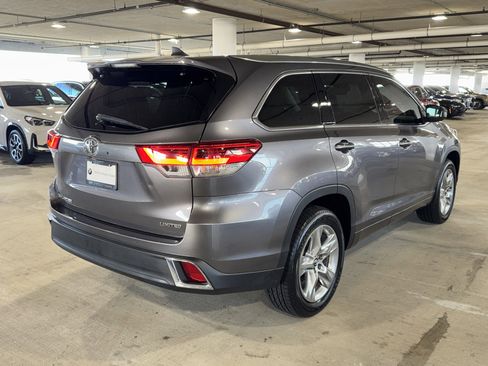 Used 2019 Toyota Highlander Limited w/ Phone Cable & Charge Package image 8