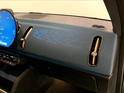 Certified 2025 MINI Cooper Countryman SE w/ Comfort Package Max image 23