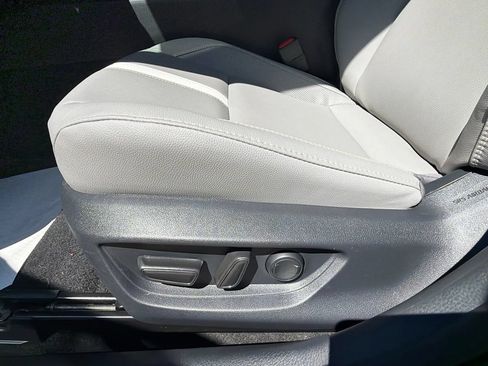 Used 2025 Toyota Camry SE FWD image 10