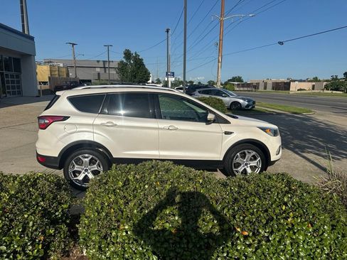 Used 2018 Ford Escape Titanium FWD image 9
