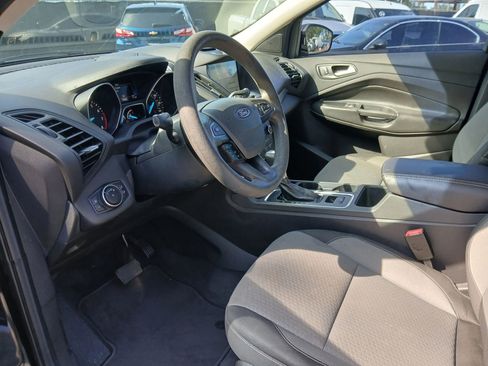 Used 2017 Ford Escape SE w/ Equipment Group 201A FWD image 14