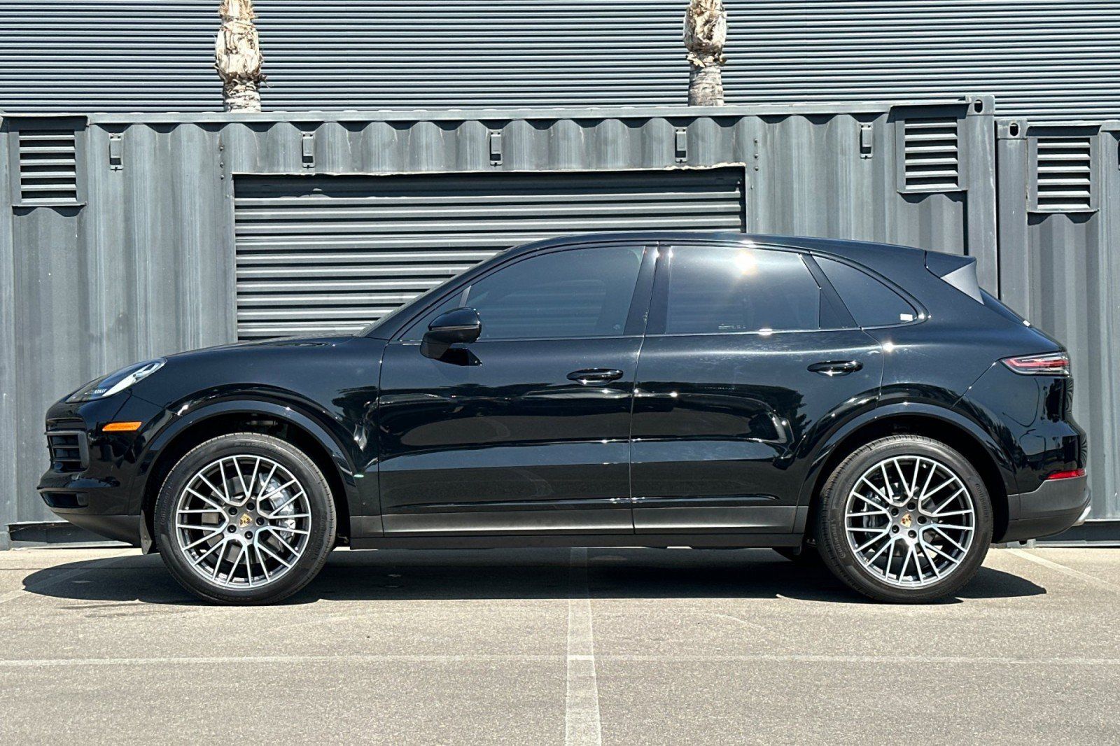 Certified 2023 Porsche Cayenne AWD/4WD image 2