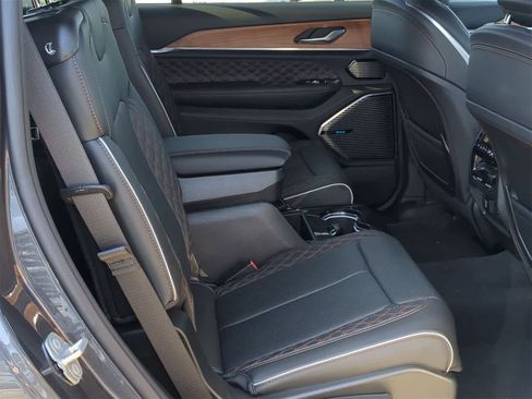 Used 2023 Jeep Grand Cherokee L Summit image 27