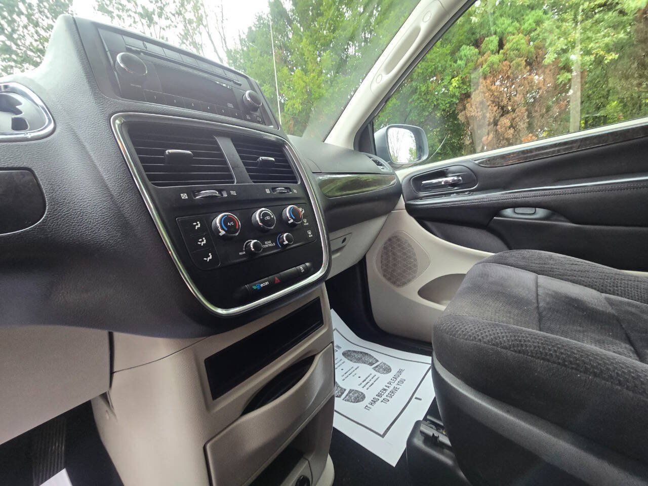Used 2013 Dodge Grand Caravan SE FWD image 21