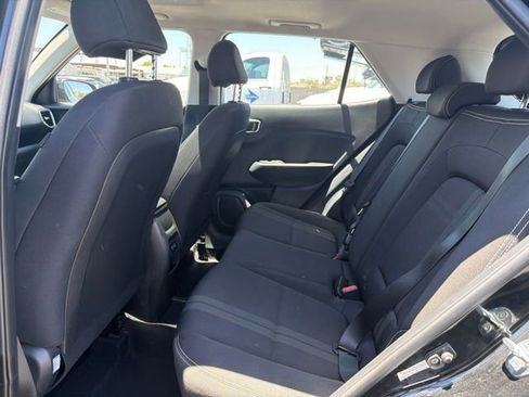 Used 2024 Hyundai Venue SEL FWD image 11
