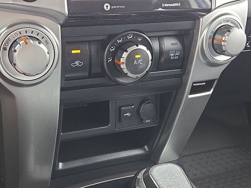 Used 2022 Toyota 4Runner TRD Sport AWD/4WD image 18