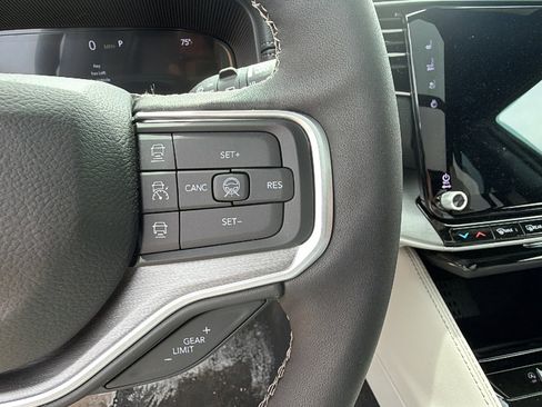 New 2026 Jeep Grand Wagoneer L 4WD image 25