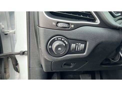 Used 2020 Jeep Cherokee Trailhawk w/ Cold Weather Group AWD/4WD image 23