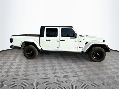 Used 2022 Jeep Gladiator Willys image 5