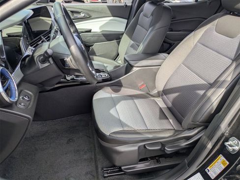 Used 2025 Chevrolet Trax LT w/ LT Convenience Package image 14