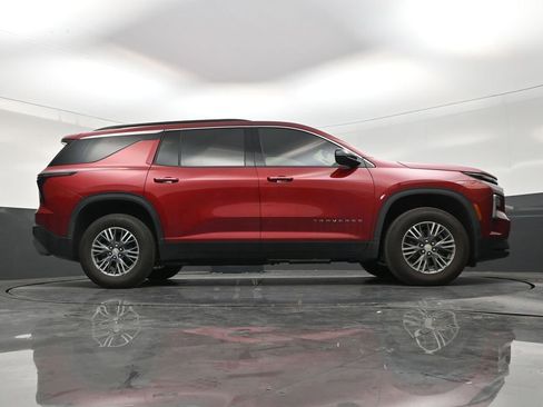 Used 2025 Chevrolet Traverse LT FWD image 25