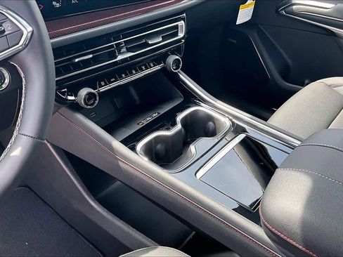 New 2026 Chevrolet Traverse Z71 w/ Enhanced Driving Package image 8