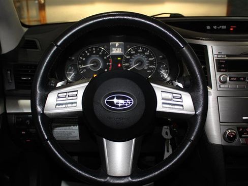 Used 2010 Subaru Legacy 2.5i Premium image 13