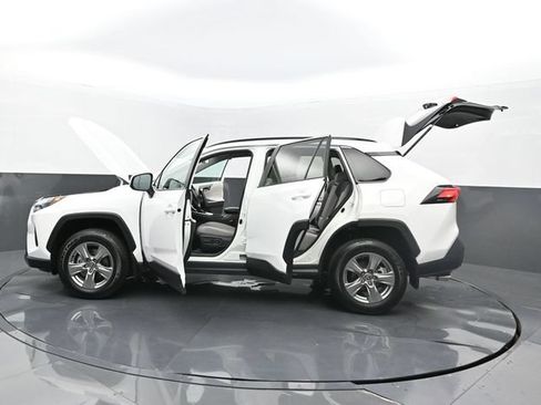Used 2024 Toyota RAV4 XLE FWD image 34