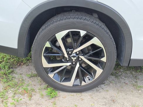 Used 2024 Mitsubishi Outlander SE Black Edition FWD image 5