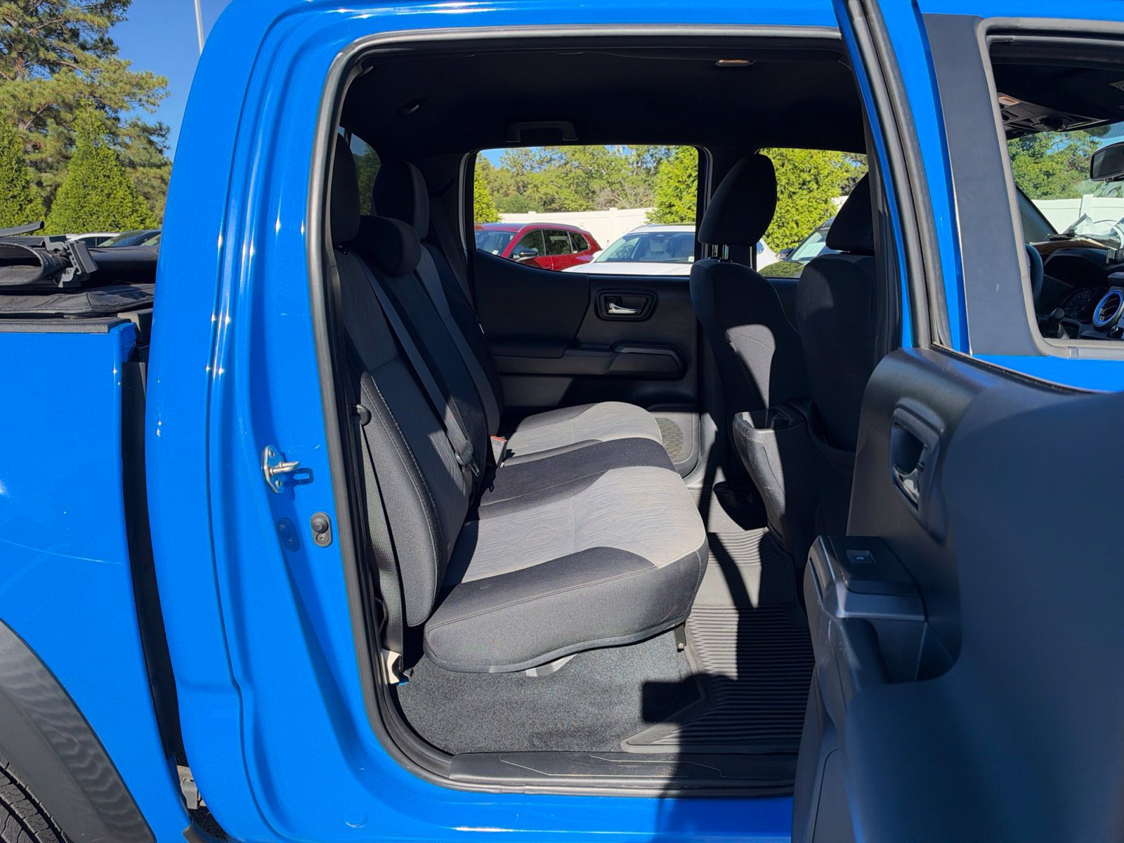 Used 2020 Toyota Tacoma TRD Off-Road AWD/4WD image 33