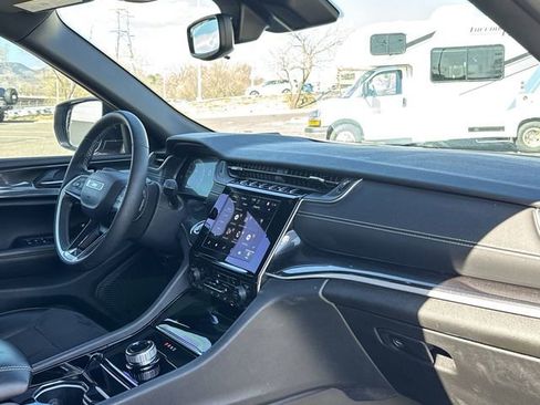 Used 2023 Jeep Grand Cherokee Altitude image 29