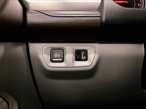 Used 2023 GMC Acadia SLT AWD/4WD image 15